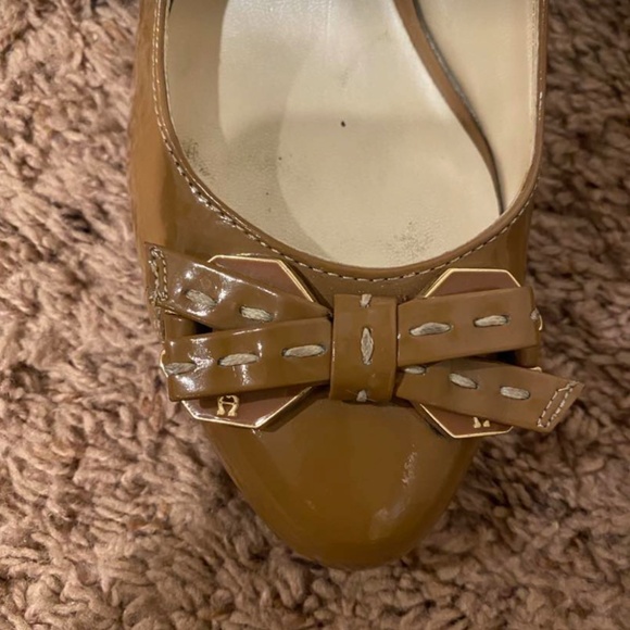 Etienne Aigner brown/tan low heel shoes - Picture 4 of 6